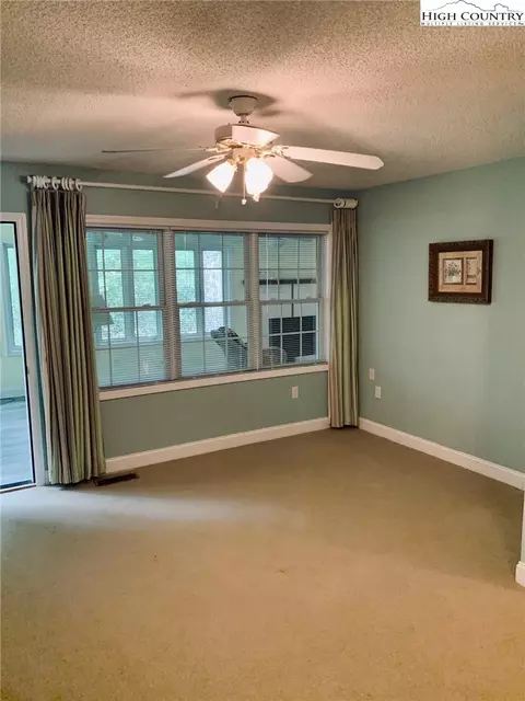 402 Hemlock Loop, Newland, NC 28657 photo 6