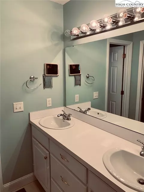 402 Hemlock Loop, Newland, NC 28657 photo 7