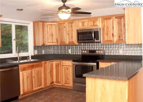 117 Meadowbrook Ln, Deep Gap, NC 28618 photo 3