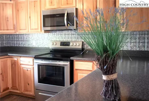 117 Meadowbrook Ln, Deep Gap, NC 28618 photo 6