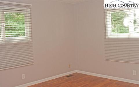 117 Meadowbrook Ln, Deep Gap, NC 28618 photo 8