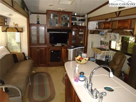 1079 Whenlin Ridge Rd, Lansing, NC 28643 photo 4