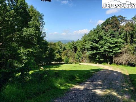 469 Maple Leaf Ln, Galax, VA 24333 photo 3