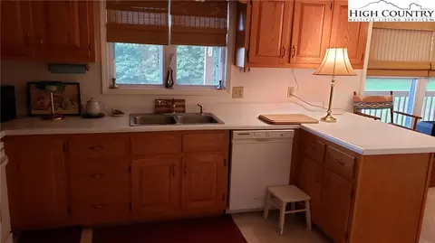 374 Maple Leaf Ln, Galax, VA 24333 photo 7