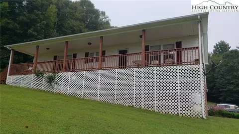 374 Maple Leaf Ln, Galax, VA 24333 photo 2