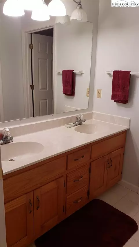 374 Maple Leaf Ln, Galax, VA 24333 photo 10