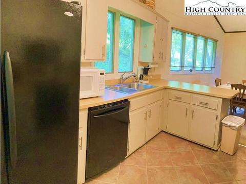 693 Skiview Dr, Seven Devils, NC 28604 photo 12