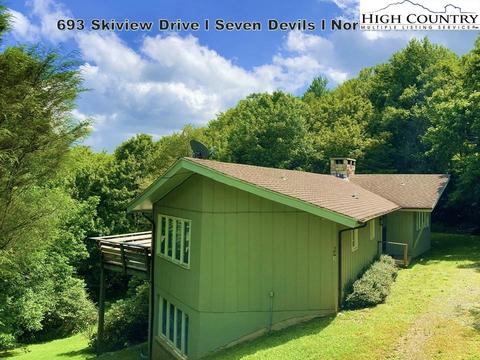 693 Skiview Dr, Seven Devils, NC 28604 photo 1