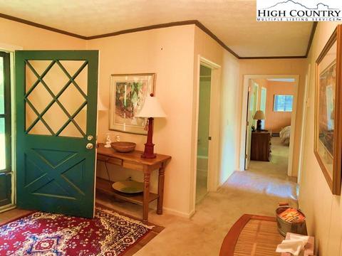 693 Skiview Dr, Seven Devils, NC 28604 photo 3