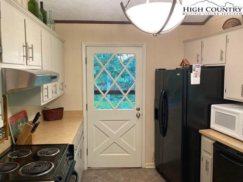 693 Skiview Dr, Seven Devils, NC 28604 photo 9