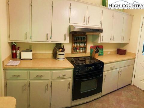 693 Skiview Dr, Seven Devils, NC 28604 photo 10