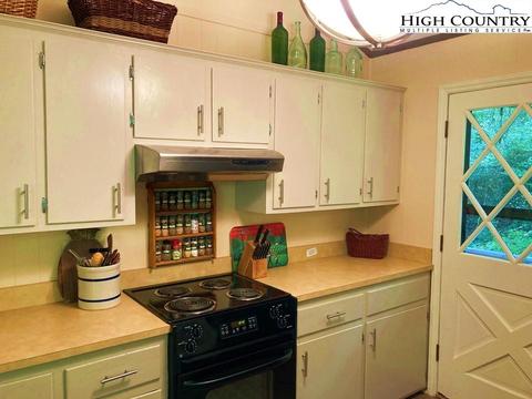 693 Skiview Dr, Seven Devils, NC 28604 photo 13