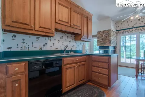 843 County Downs Ave, Roaring Gap, NC 28668 photo 9