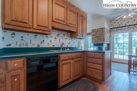 843 County Downs Ave, Roaring Gap, NC 28668 photo 9