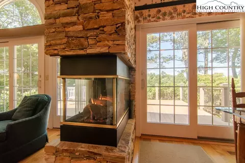 843 County Downs Ave, Roaring Gap, NC 28668 photo 3