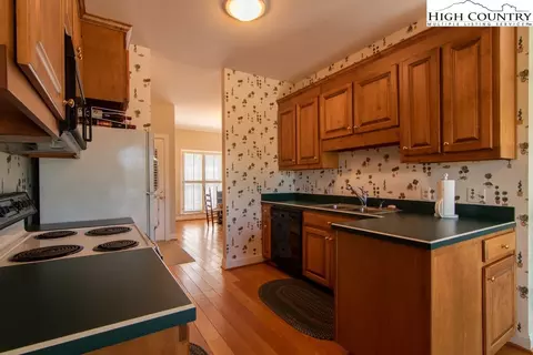 843 County Downs Ave, Roaring Gap, NC 28668 photo 10