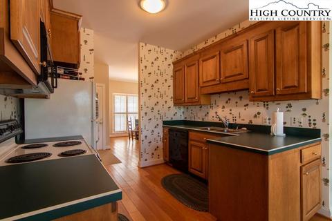 843 County Downs Ave, Roaring Gap, NC 28668 photo 10