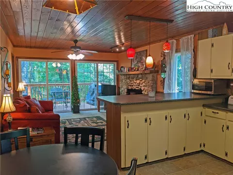 584 Horse Shoe Ridge E Rd, Deep Gap, NC 28618 photo 4