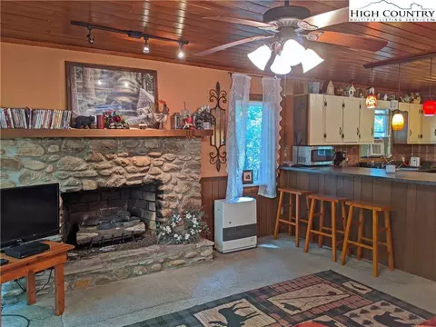 584 Horse Shoe Ridge E Rd, Deep Gap, NC 28618 photo 13