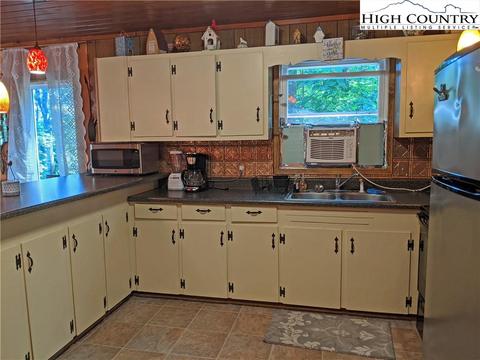 584 Horse Shoe Ridge E Rd, Deep Gap, NC 28618 photo 5