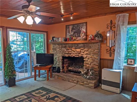 584 Horse Shoe Ridge E Rd, Deep Gap, NC 28618 photo 14