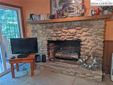 584 Horse Shoe Ridge E Rd, Deep Gap, NC 28618 photo 15