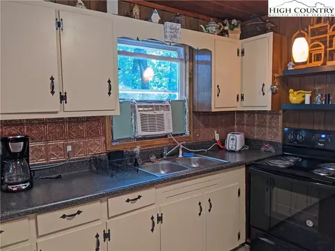 584 Horse Shoe Ridge E Rd, Deep Gap, NC 28618 photo 7