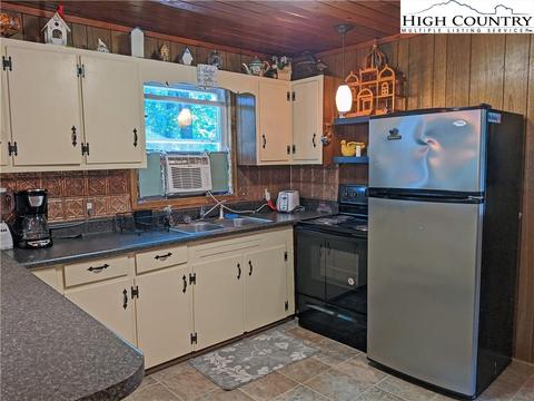 584 Horse Shoe Ridge E Rd, Deep Gap, NC 28618 photo 6