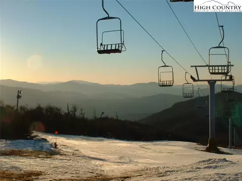 104 Oz Cir, Beech Mountain, NC 28604 photo 1