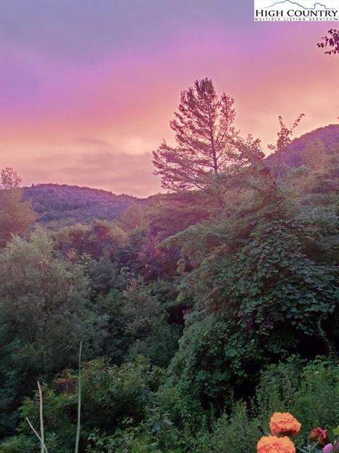 432 High Knolls Ln, Deep Gap, NC 28618 photo 3