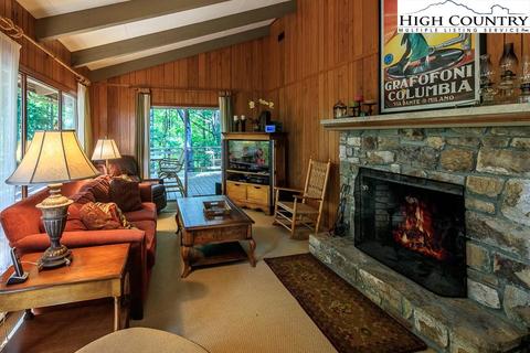 207 Spruce, Boone, NC 28607 photo 2