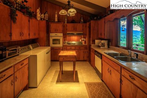 207 Spruce, Boone, NC 28607 photo 5