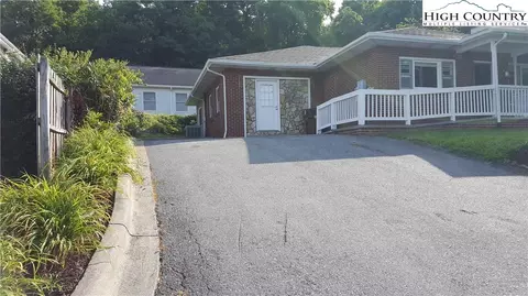 290 Queen St, Boone, NC 28607 photo 2