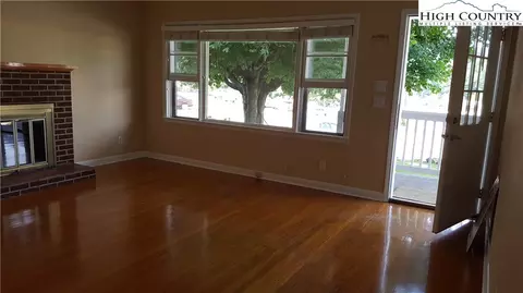 290 Queen St, Boone, NC 28607 photo 3
