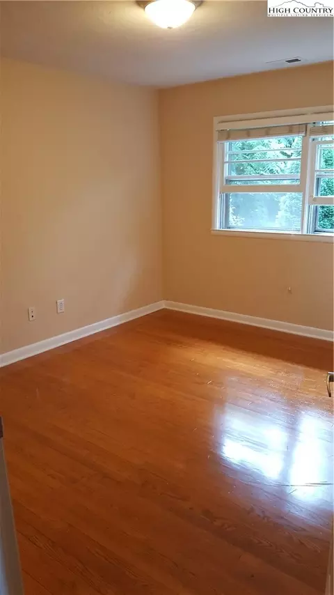 290 Queen St, Boone, NC 28607 photo 8