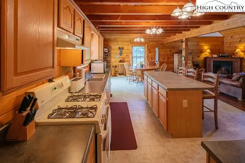 261 High Knolls Ln, Deep Gap, NC 28618 photo 14