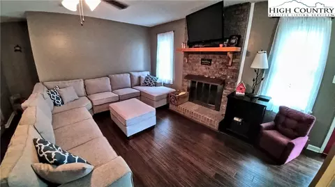 185 James St, Sparta, NC 28675 photo 3