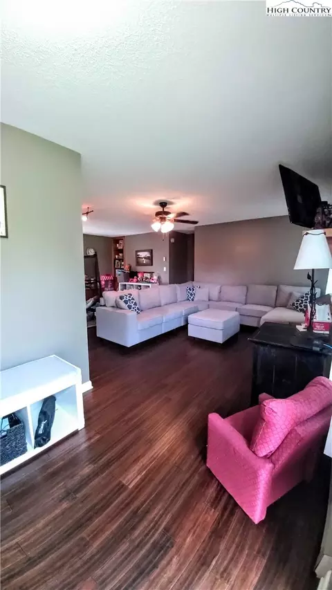 185 James St, Sparta, NC 28675 photo 5