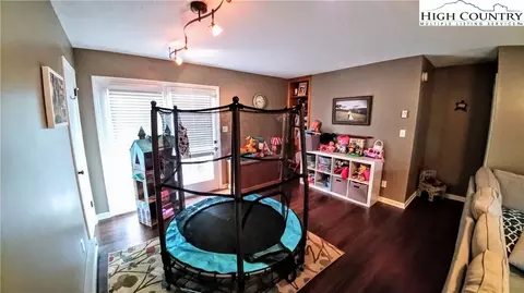 185 James St, Sparta, NC 28675 photo 4