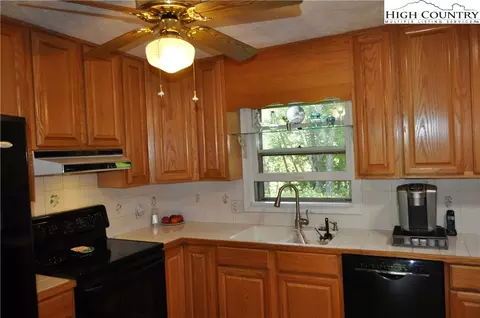 196 Blue Meadow Dr, Deep Gap, NC 28618 photo 12