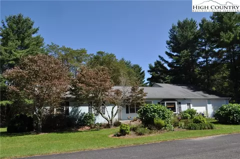 196 Blue Meadow Dr, Deep Gap, NC 28618 photo 2