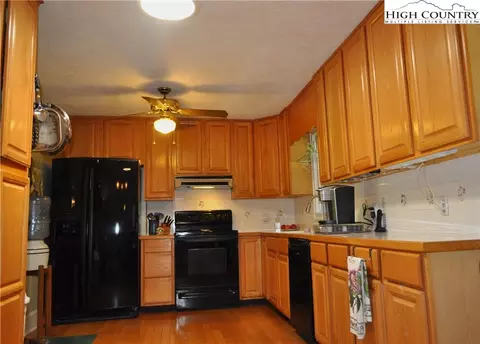196 Blue Meadow Dr, Deep Gap, NC 28618 photo 11
