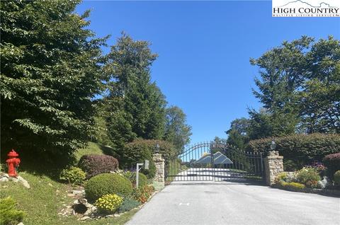 76 Sunset Strip Rd, Banner Elk, NC 28604