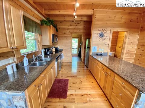 1197 Devils Lake Dr, Seven Devils, NC 28604 photo 7