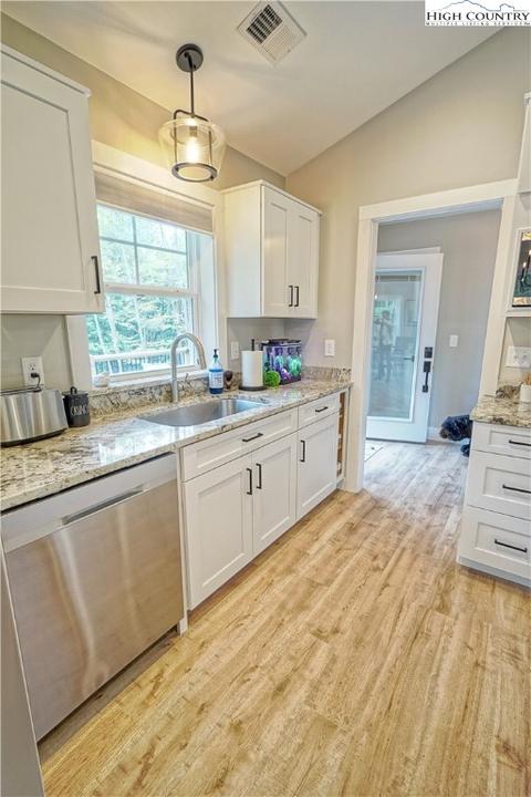 123 Thistle Ln, Beech Mountain, NC 28604 photo 9