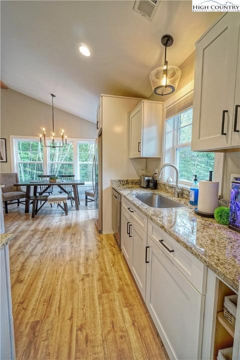 123 Thistle Ln, Beech Mountain, NC 28604 photo 10