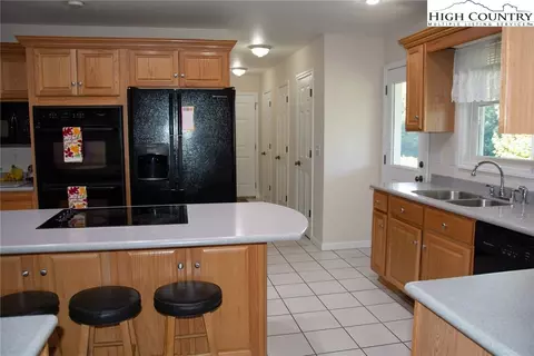 213 E Creekside Trl, Jefferson, NC 28640 photo 15