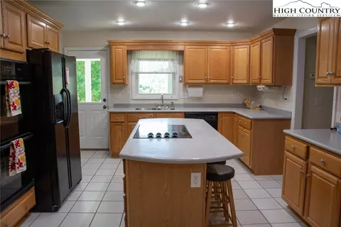 213 E Creekside Trl, Jefferson, NC 28640 photo 14