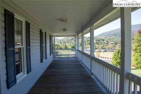 213 E Creekside Trl, Jefferson, NC 28640 photo 7