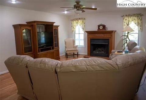 213 E Creekside Trl, Jefferson, NC 28640 photo 12